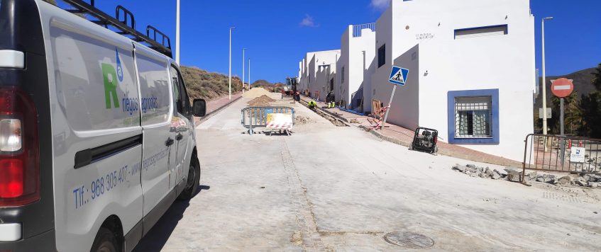 Obras de renovación de redes de abastecimiento en Los Albaricoques y La Isleta del Moro